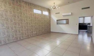 CASA EN RENTA DE UNA PLANTA EN MONTEROSA RESIDENCIAL