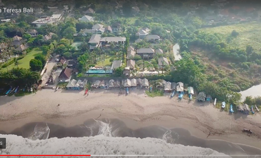 Disewakan Villa pinggir pantai di Canggu Bali.