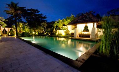 Disewakan Villa pinggir pantai di Canggu Bali.