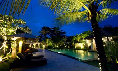 Disewakan Villa pinggir pantai di Canggu Bali.