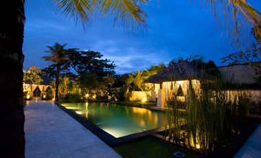 Disewakan Villa pinggir pantai di Canggu Bali.