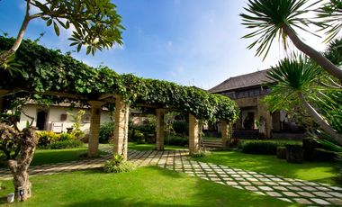 Disewakan Villa pinggir pantai di Canggu Bali.