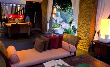 Disewakan Villa pinggir pantai di Canggu Bali.