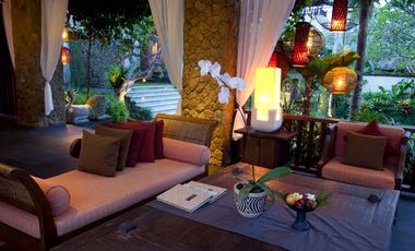 Disewakan Villa pinggir pantai di Canggu Bali.