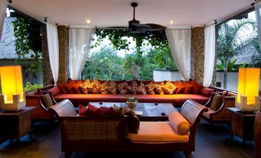 Disewakan Villa pinggir pantai di Canggu Bali.