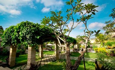 Disewakan Villa pinggir pantai di Canggu Bali.