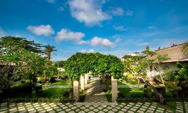 Disewakan Villa pinggir pantai di Canggu Bali.