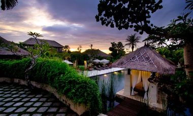 Disewakan Villa pinggir pantai di Canggu Bali.