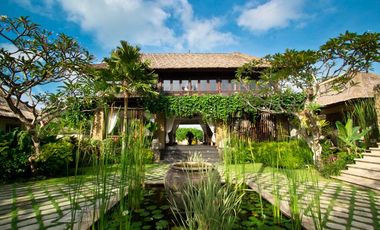 Disewakan Villa pinggir pantai di Canggu Bali.