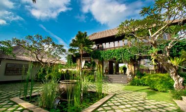 Disewakan Villa pinggir pantai di Canggu Bali.