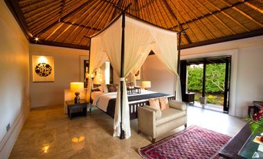 Disewakan Villa pinggir pantai di Canggu Bali.