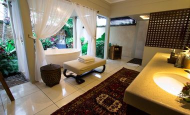 Disewakan Villa pinggir pantai di Canggu Bali.