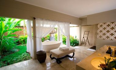 Disewakan Villa pinggir pantai di Canggu Bali.