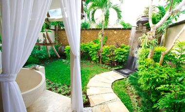 Disewakan Villa pinggir pantai di Canggu Bali.