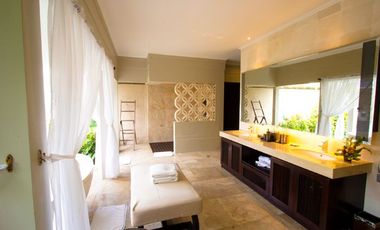 Disewakan Villa pinggir pantai di Canggu Bali.