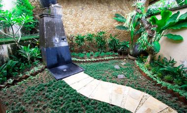 Disewakan Villa pinggir pantai di Canggu Bali.