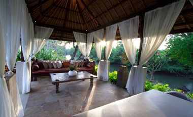 Disewakan Villa pinggir pantai di Canggu Bali.