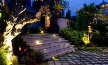 Disewakan Villa pinggir pantai di Canggu Bali.