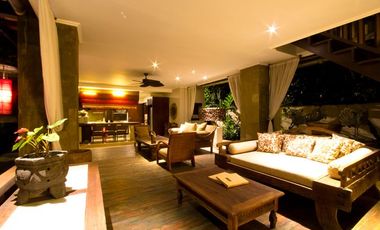 Disewakan Villa pinggir pantai di Canggu Bali.