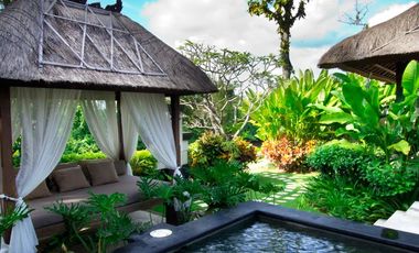 Disewakan Villa pinggir pantai di Canggu Bali.