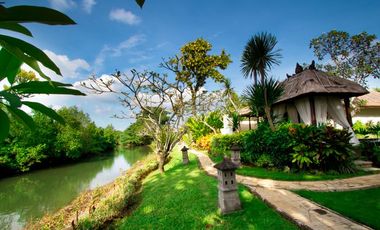 Disewakan Villa pinggir pantai di Canggu Bali.