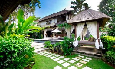 Disewakan Villa pinggir pantai di Canggu Bali.