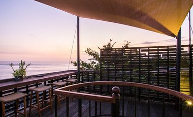 Disewakan Villa pinggir pantai di Canggu Bali.