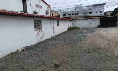 Venta  oportunidad condominio con local, y un terreno vacío de 375 m2 urdesa central Guayacanes y primera