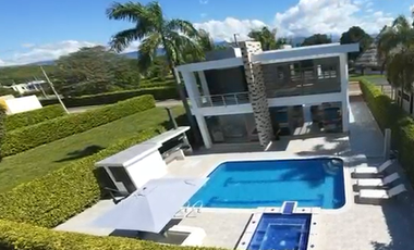 Casa de Lujo en Hacienda San Rafael | Piscina Privada y Diseño de Doble Altura (Vía Melgar - Girardot)