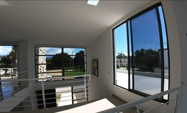 Casa de Lujo en Hacienda San Rafael | Piscina Privada y Diseño de Doble Altura (Vía Melgar - Girardot)