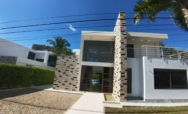 Casa de Lujo en Hacienda San Rafael | Piscina Privada y Diseño de Doble Altura (Vía Melgar - Girardot)