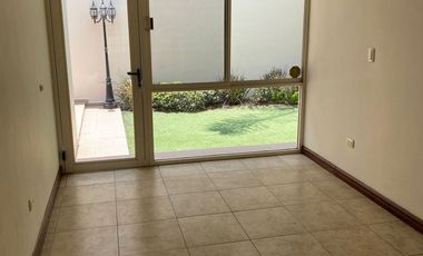 CASA EN RENTA FRACC LAS PRIVANZAS, VALLE ORIENTE