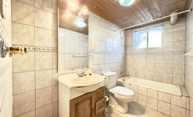 Se arrienda casa céntrica de 4 piezas, 2 baños, Curicó