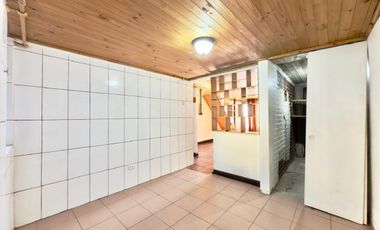 Se arrienda casa céntrica de 4 piezas, 2 baños, Curicó