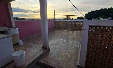 Bonita casa 3 pisos
