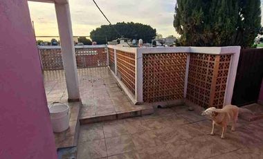 Bonita casa 3 pisos