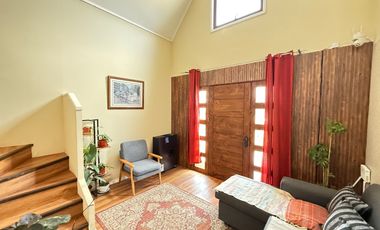 Casa en Venta con Dpto Interior en Villa los Jardines, Fundo el Carmen