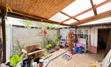 Casa en Venta con Dpto Interior en Villa los Jardines, Fundo el Carmen