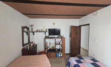 Venta de casa en Manrique central segundo piso con terraza