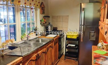 Leon Propiedades venda Gran sitio con casa en Avenida O’Higgins, Curacaví centro.