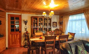 Leon Propiedades venda Gran sitio con casa en Avenida O’Higgins, Curacaví centro.