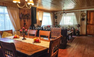 Leon Propiedades venda Gran sitio con casa en Avenida O’Higgins, Curacaví centro.