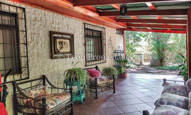 Leon Propiedades venda Gran sitio con casa en Avenida O’Higgins, Curacaví centro.