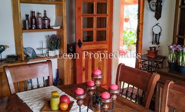 Leon Propiedades venda Gran sitio con casa en Avenida O’Higgins, Curacaví centro.