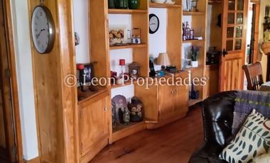 Leon Propiedades venda Gran sitio con casa en Avenida O’Higgins, Curacaví centro.