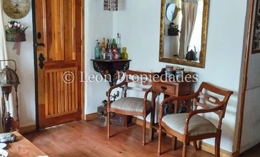 Leon Propiedades venda Gran sitio con casa en Avenida O’Higgins, Curacaví centro.