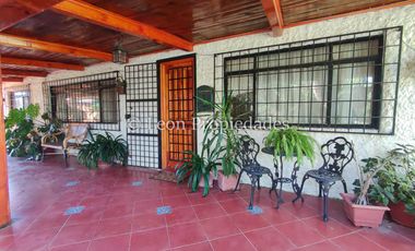 Leon Propiedades venda Gran sitio con casa en Avenida O’Higgins, Curacaví centro.