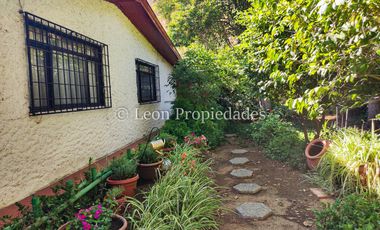 Leon Propiedades venda Gran sitio con casa en Avenida O’Higgins, Curacaví centro.
