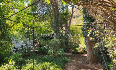 Leon Propiedades venda Gran sitio con casa en Avenida O’Higgins, Curacaví centro.