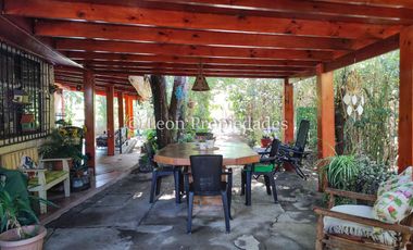 Leon Propiedades venda Gran sitio con casa en Avenida O’Higgins, Curacaví centro.